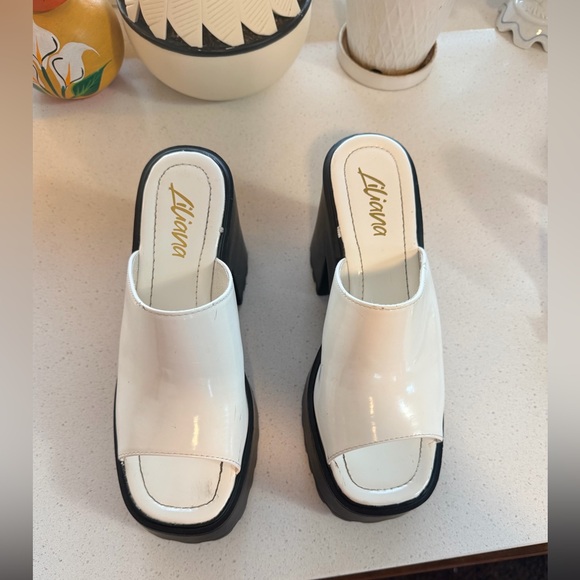 Liliana Shoes - Liliana White and Black Platform Mules